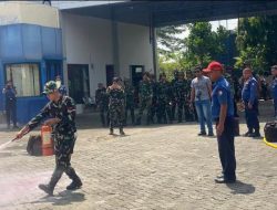 Prajurit Yonif TP 885/Belibis Putih Asah Kemampuan Penanganan Kebakaran di Bojonegoro