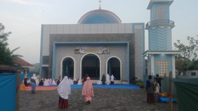 Lautan Jamaah Penuhi Masjid Al Muttaqin Sumberagung, Idul Adha 1447 H Tebarkan Semangat Berbagi